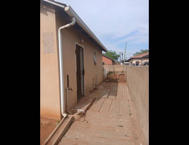 2 BEDROOM HOUSE FOR SALE IN PROTEA GLEN